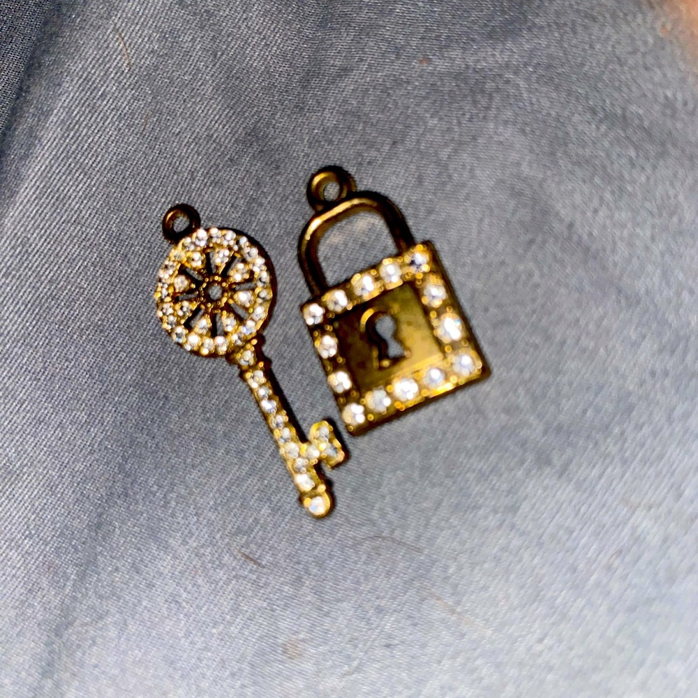 Lock n key pendant set